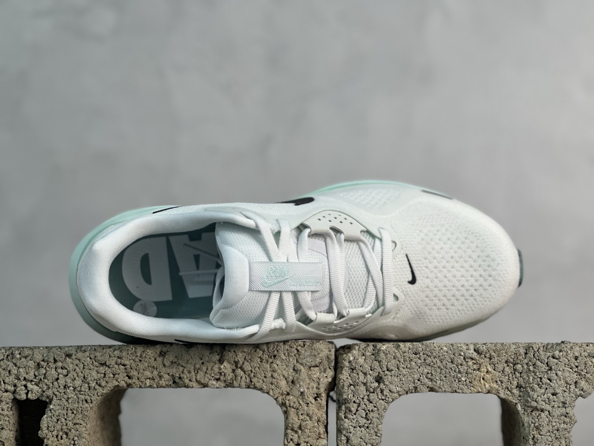 Nike Air Zoom Structure 26