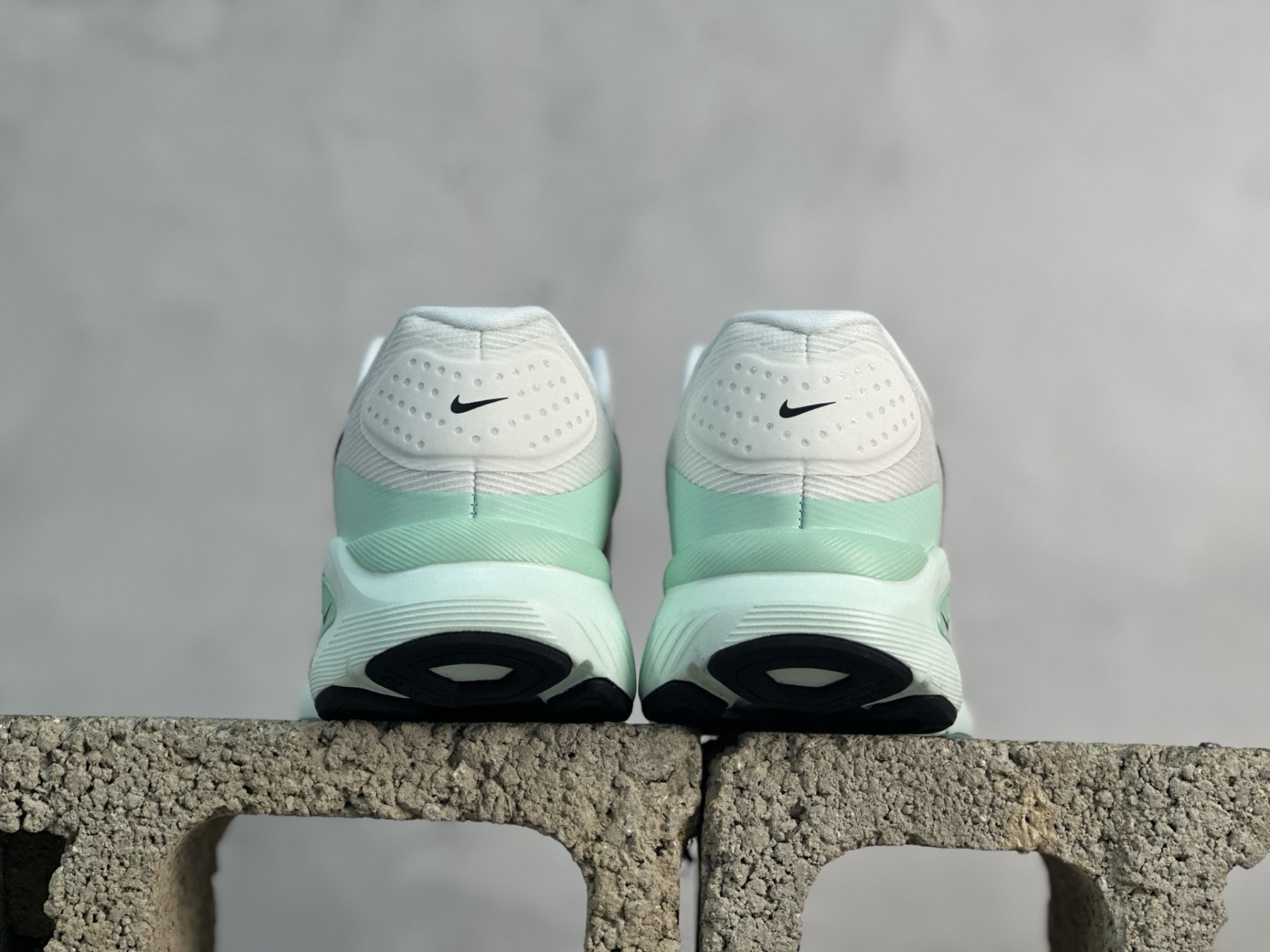 Nike Air Zoom Structure 26