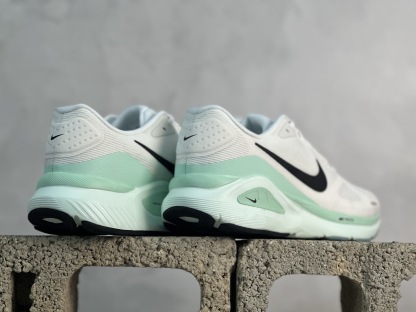 Nike Air Zoom Structure 26