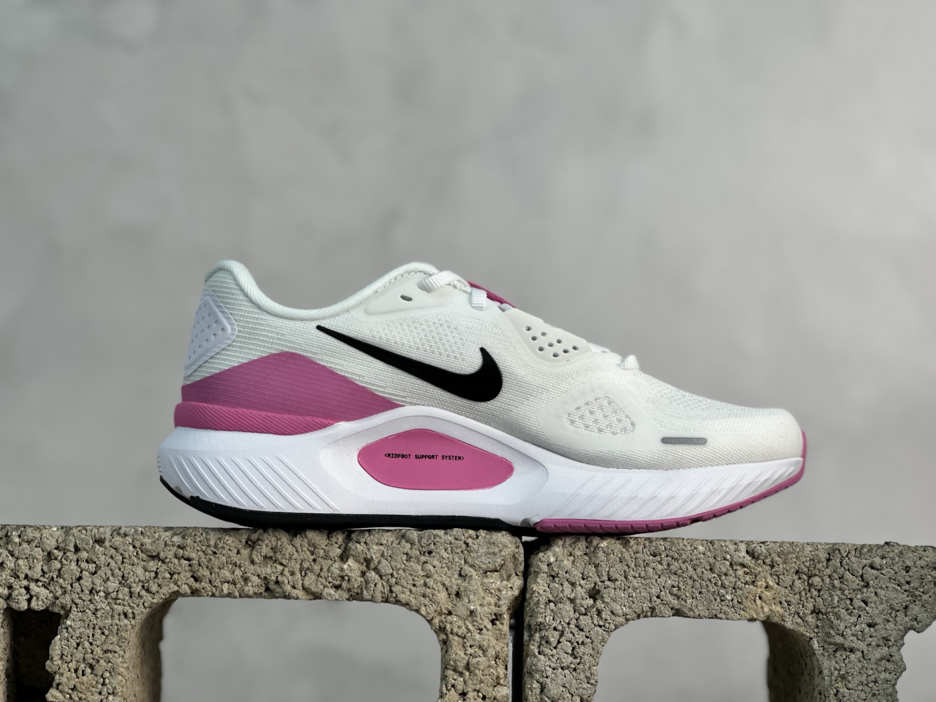 Nike Air Zoom Structure 26
