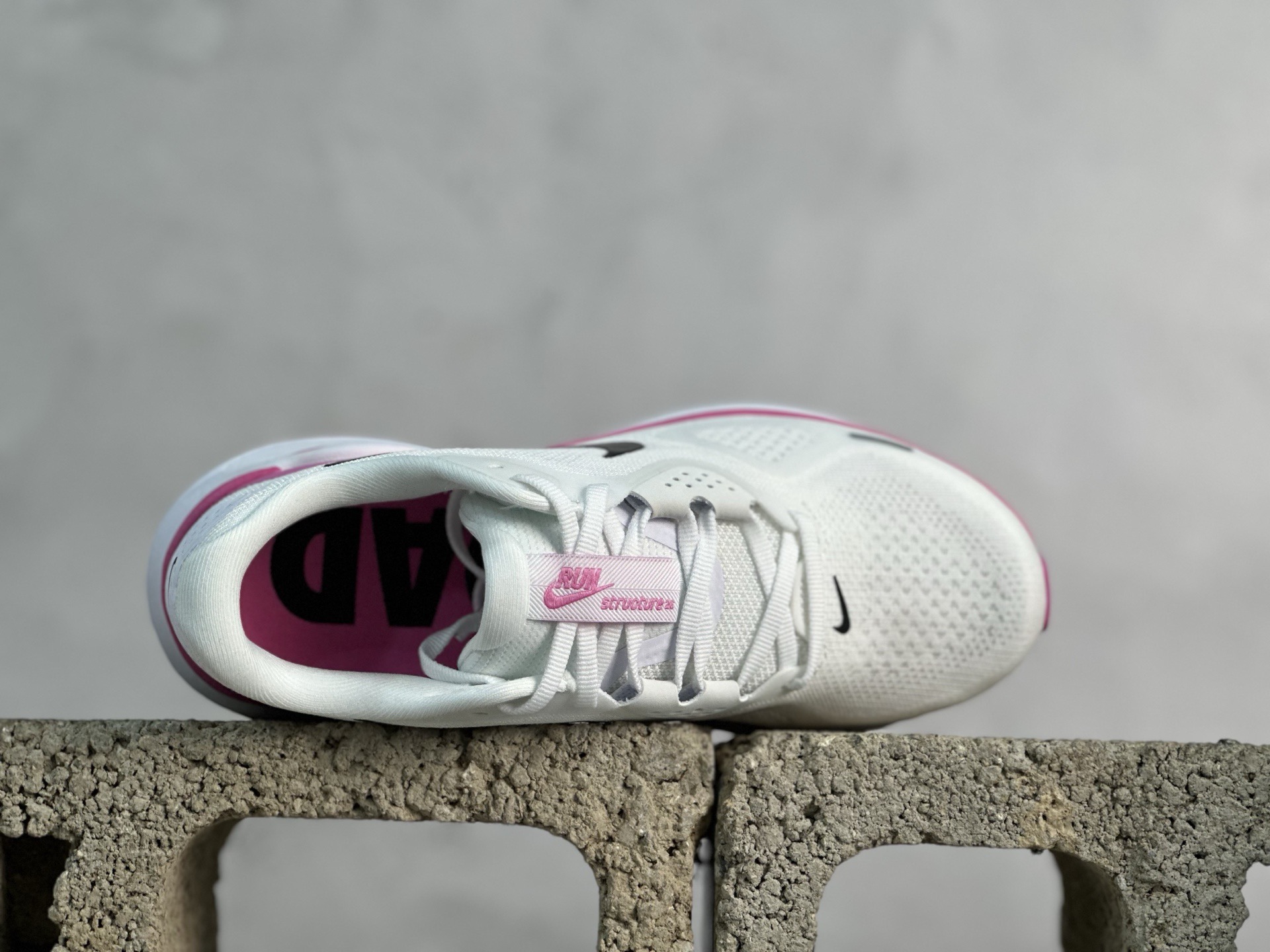 Nike Air Zoom Structure 26