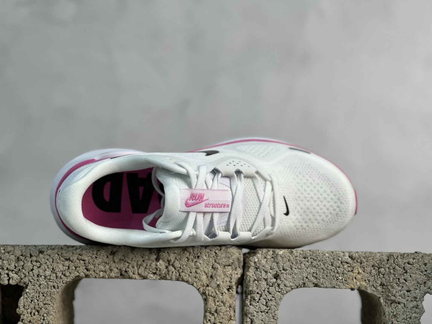 Nike Air Zoom Structure 26