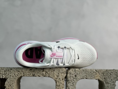 Nike Air Zoom Structure 26