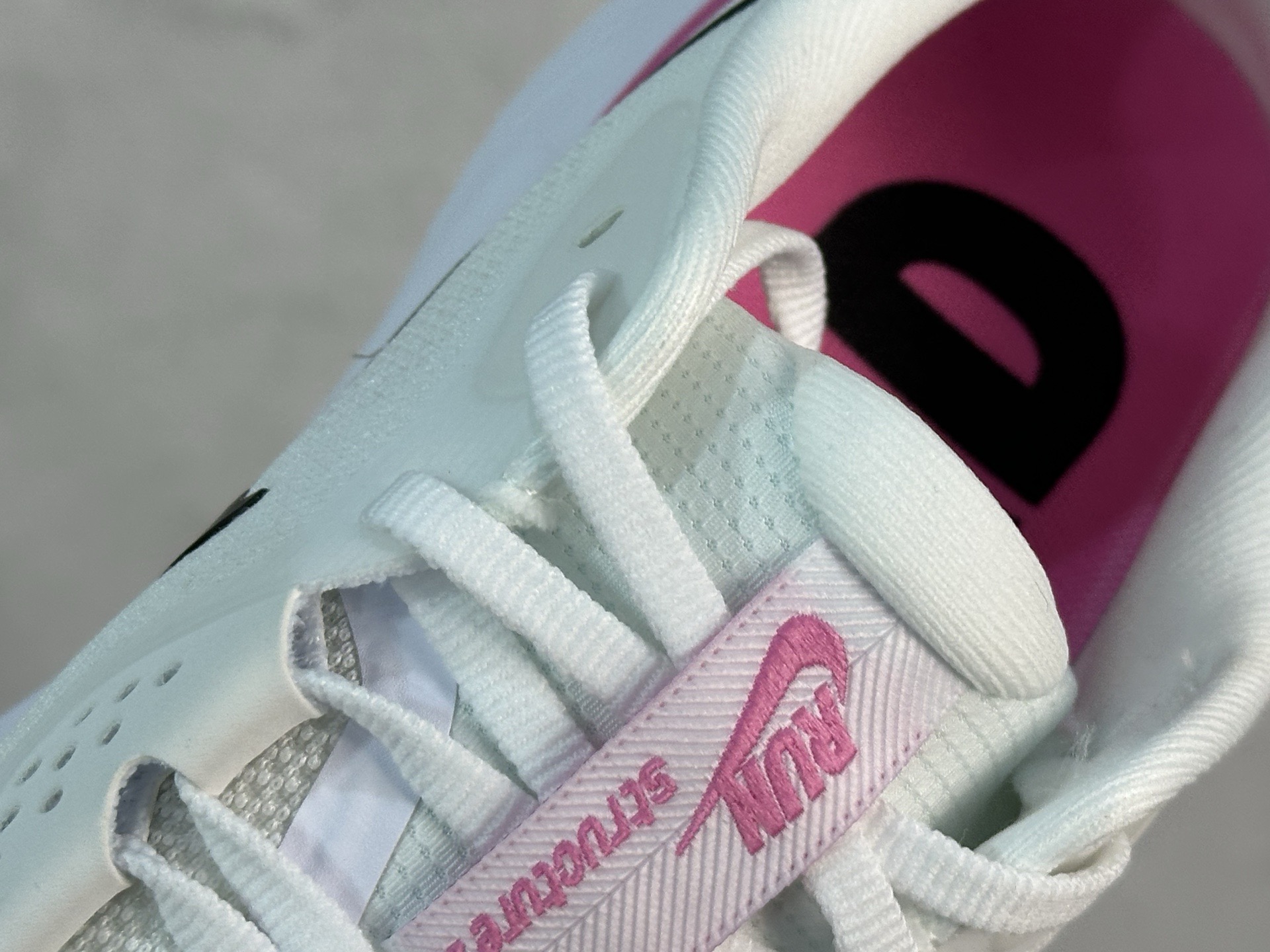 Nike Air Zoom Structure 26