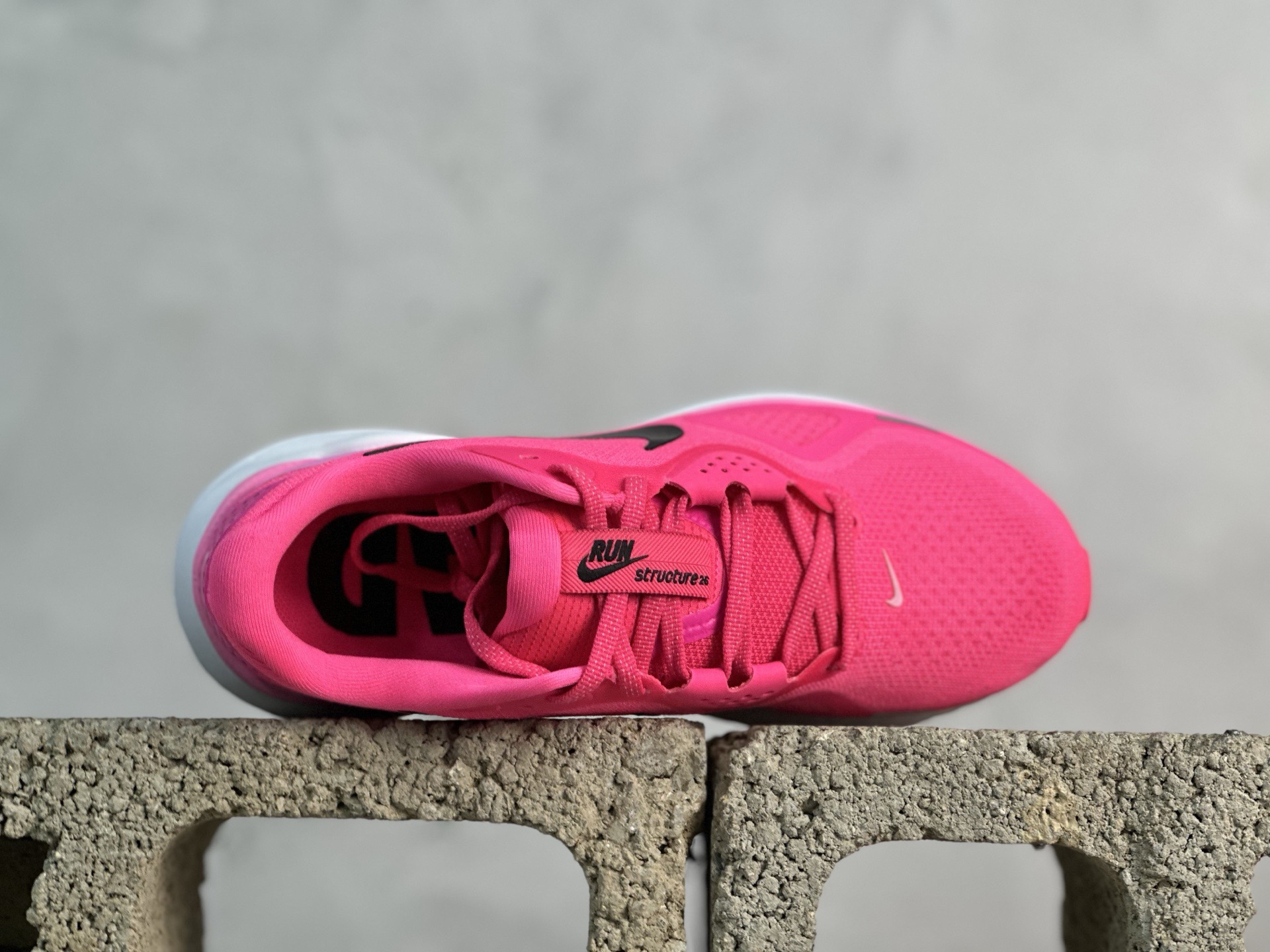 Nike Air Zoom Structure 26