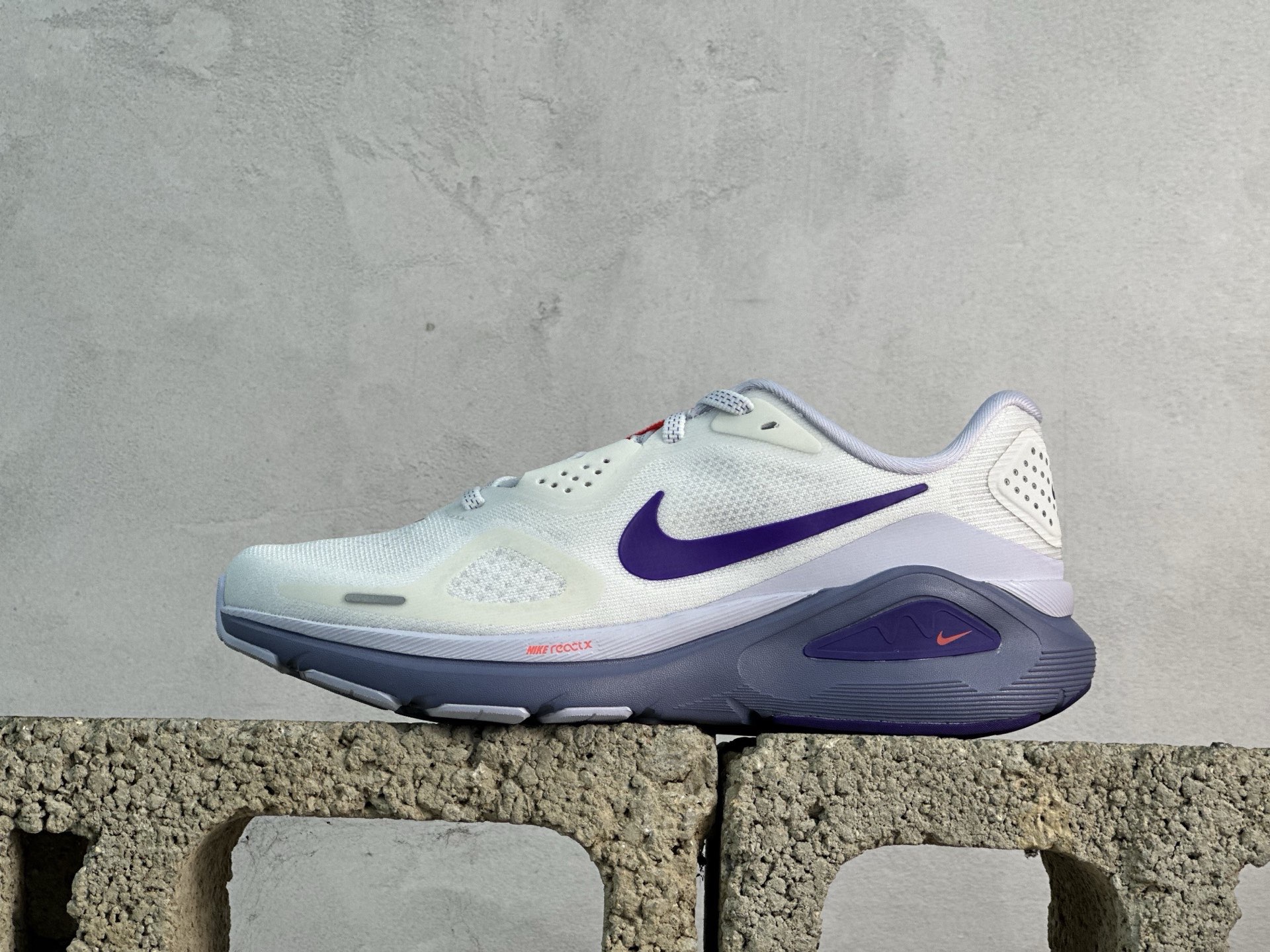 Nike Air Zoom Structure 26
