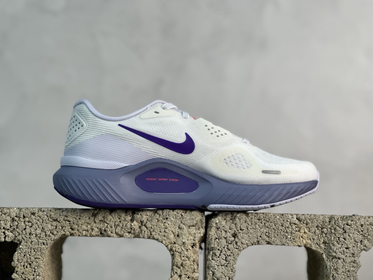 Nike Air Zoom Structure 26