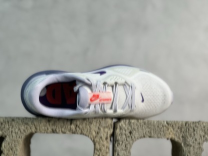 Nike Air Zoom Structure 26