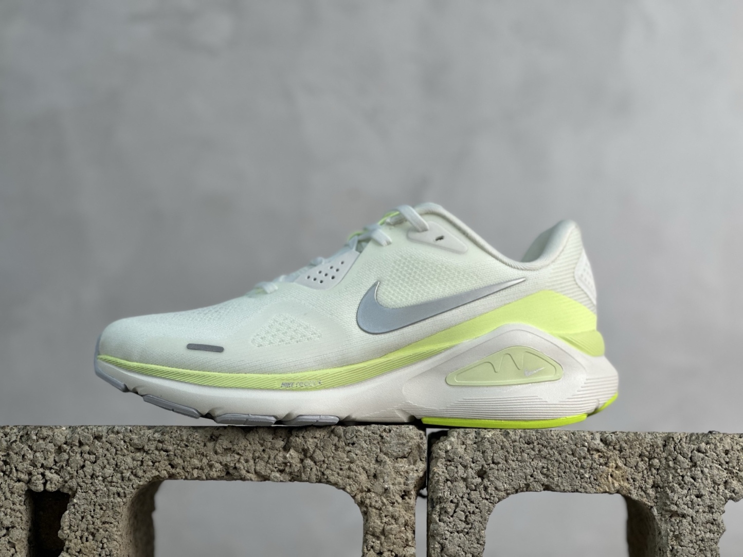 Nike Air Zoom Structure 26