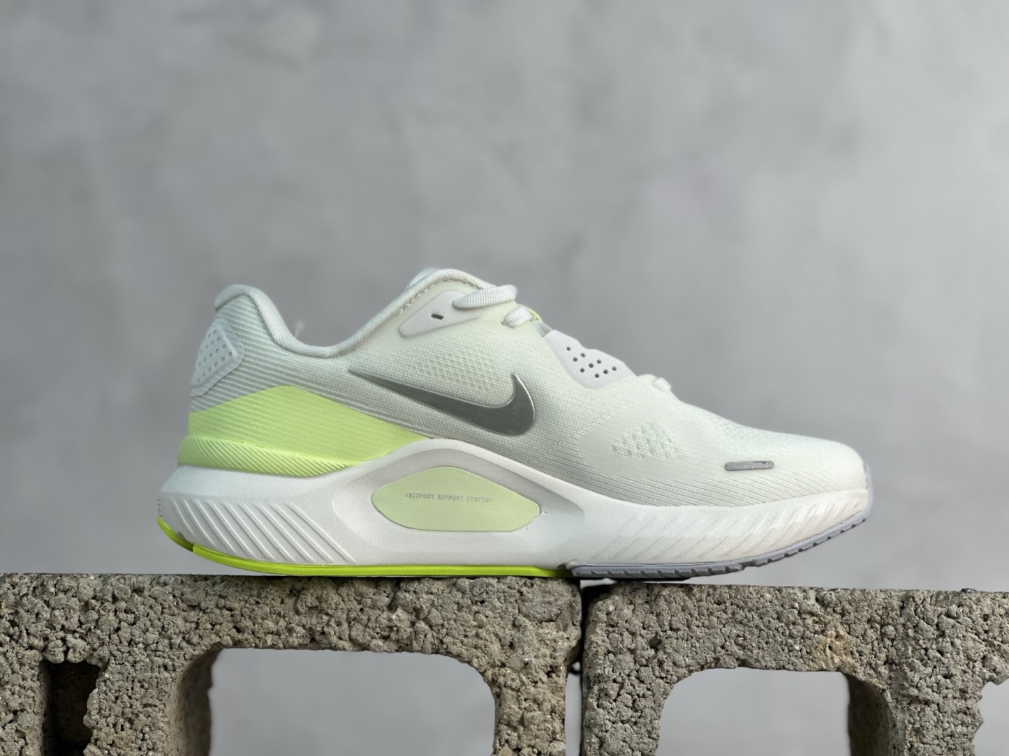 Nike Air Zoom Structure 26