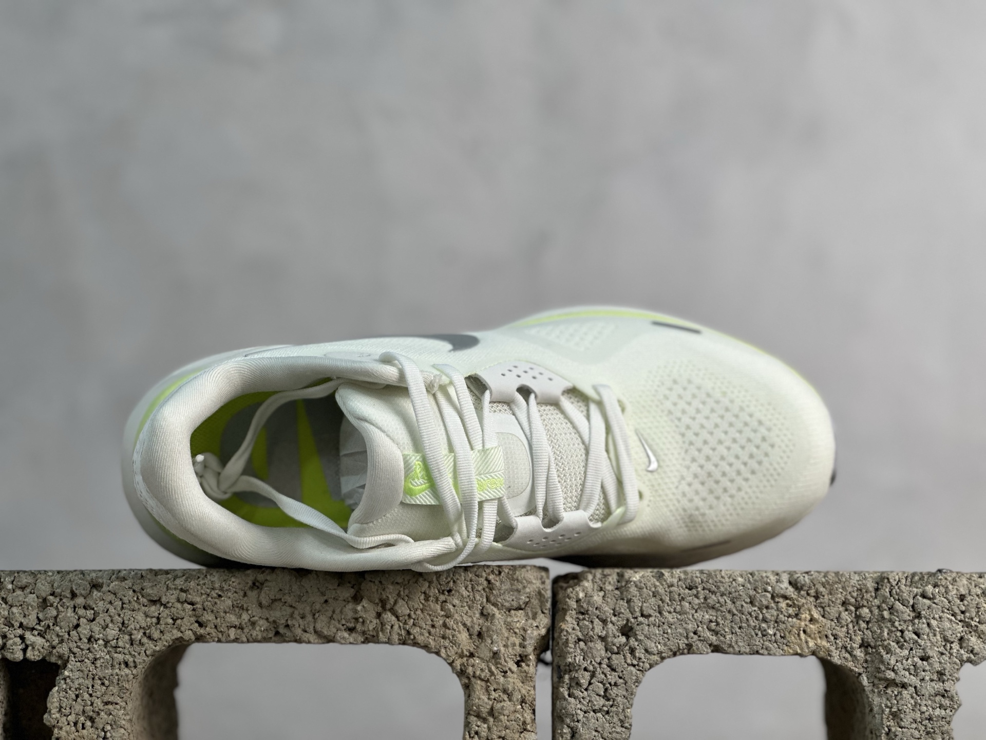 Nike Air Zoom Structure 26