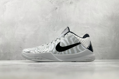 kobe 5 系列（尺寸建議偏大0.5號拿）