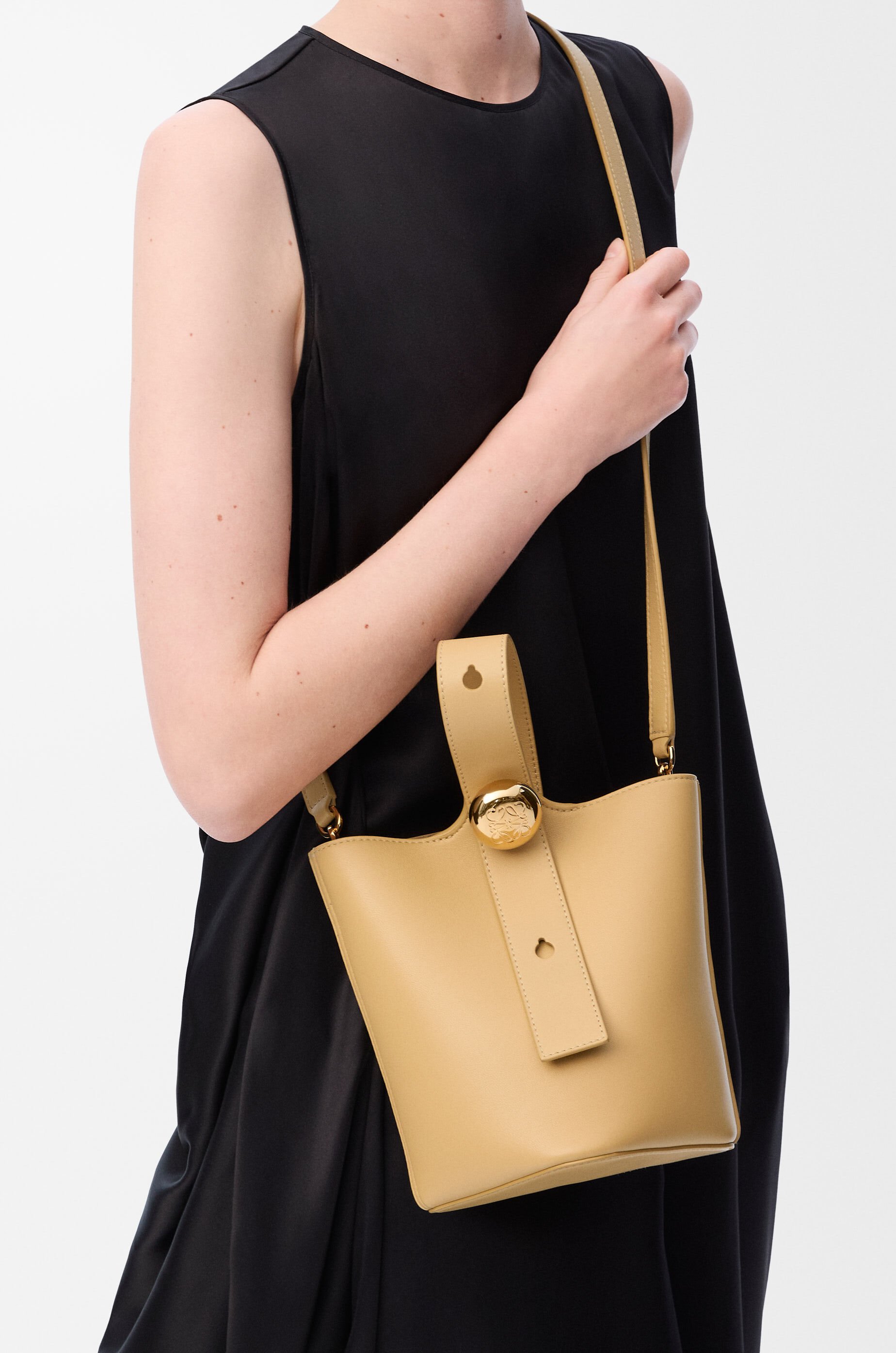 ペブル バケットバッグ ミニ（スムースカーフ）