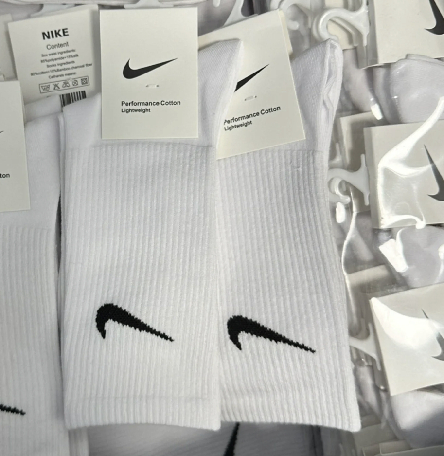 【贈品 不單賣】NIKE白色長襪一雙（不用多拍哦）（下單後記得聯繫IG：funny27737確認訂單哦）