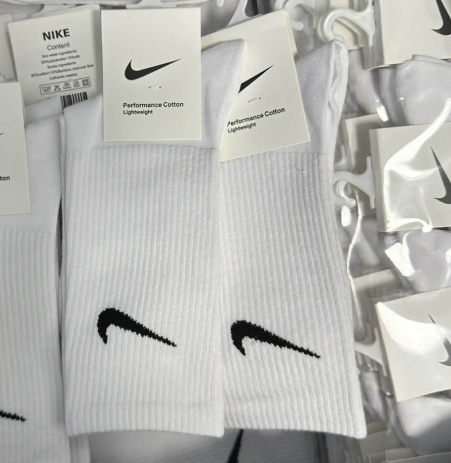 【贈品 不單賣】NIKE白色長襪一雙（不用多拍哦）（下單後記得聯繫IG：funny27737確認訂單哦）