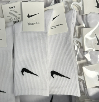 【贈品 不單賣】NIKE白色長襪一雙（不用多拍哦）（下單後記得聯繫IG：funny27737確認訂單哦）