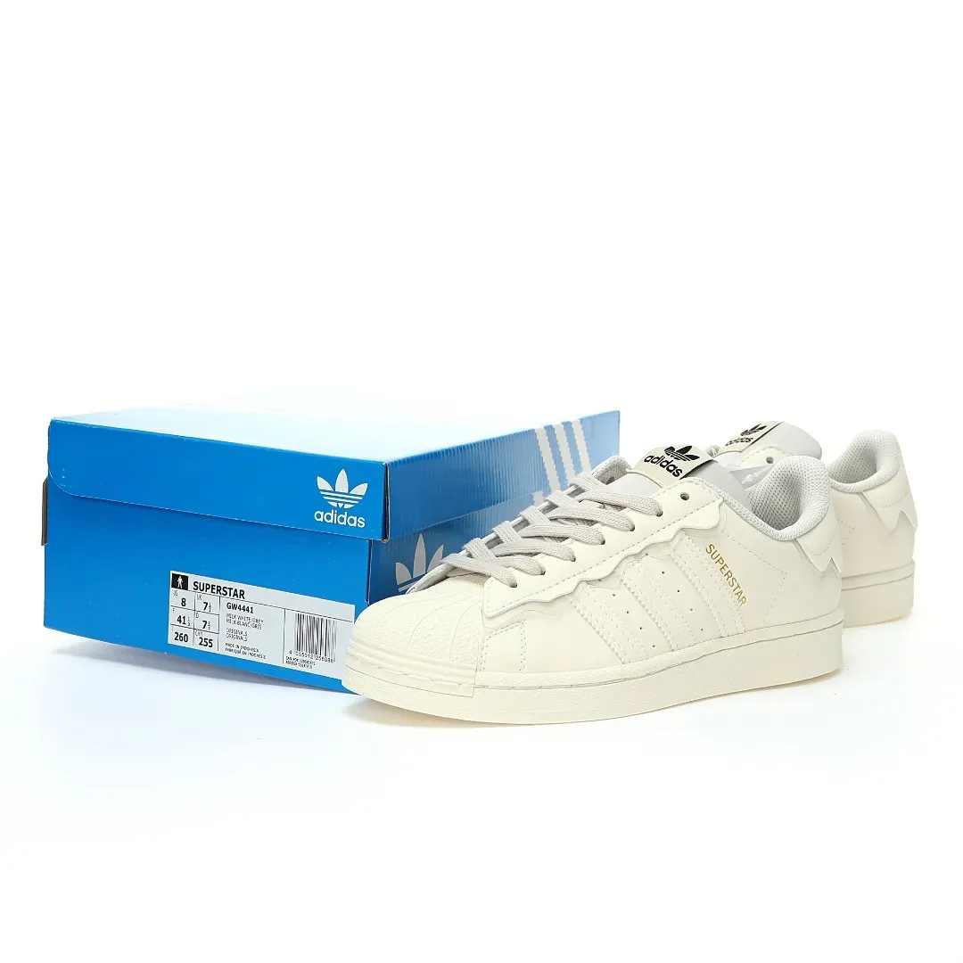 Adidas「貝殼頭」