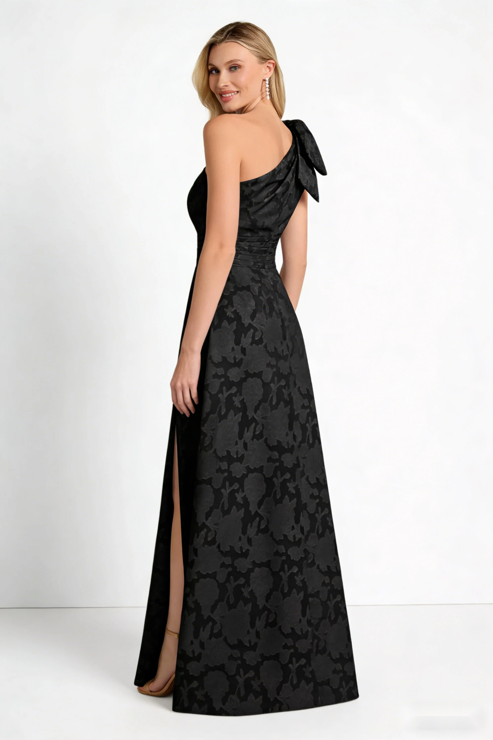 Sweetheart Neckline Lace Dress