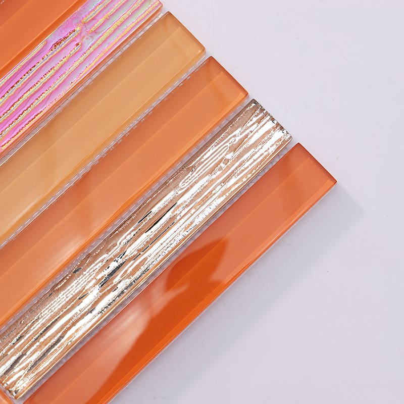 オレンジ色ガラスモザイクタイルの部分アップ