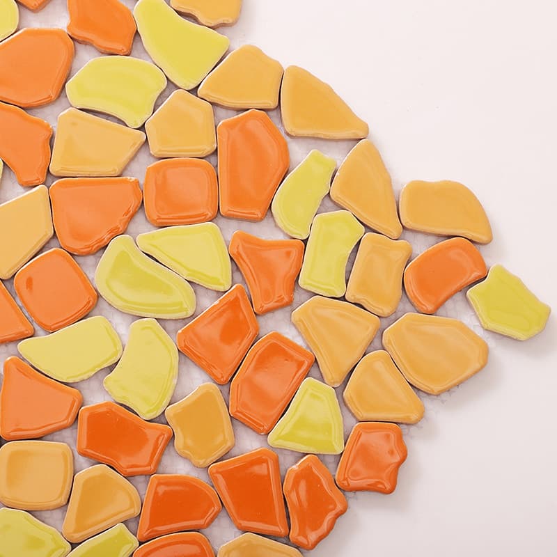 モザイクタイルのアップ・黄色とオレンジ系