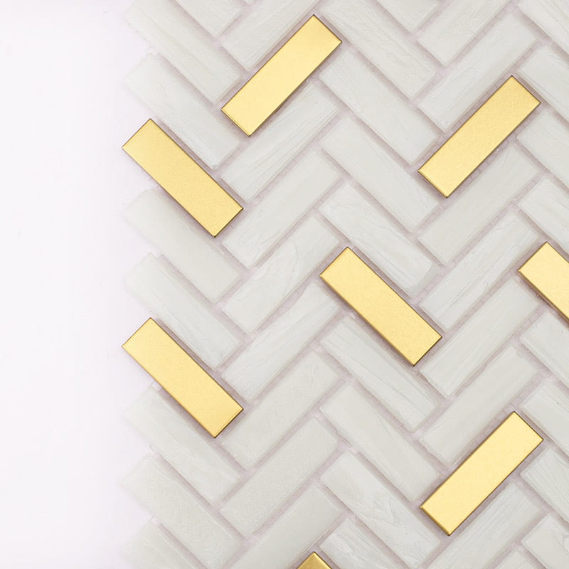 ゴールドが輝くヘリンボーン模様のタイル