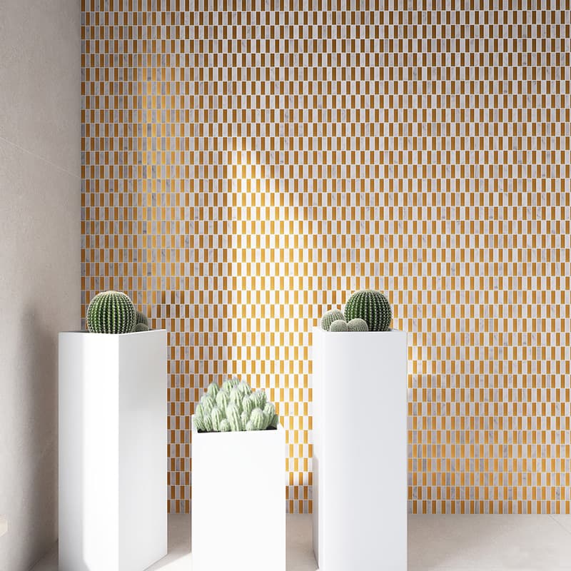 ゴールドモザイクが張られたギャラリー風の壁面