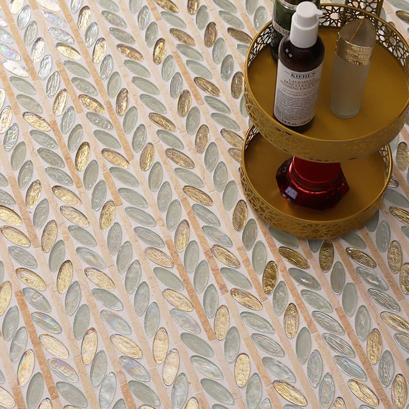 ゴールドとホワイト楕円ガラスモザイク床面デザイン