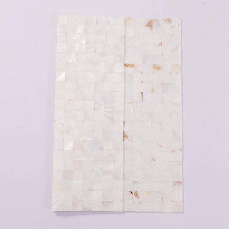 モザイクタイルの表面と裏面を並べて表示