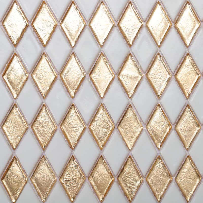 金白コントラストが美しいガラスモザイク正面