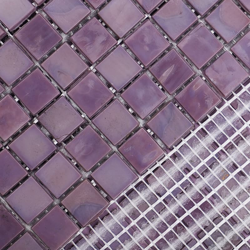 パープルガラスモザイクと裏面メッシュの拡大