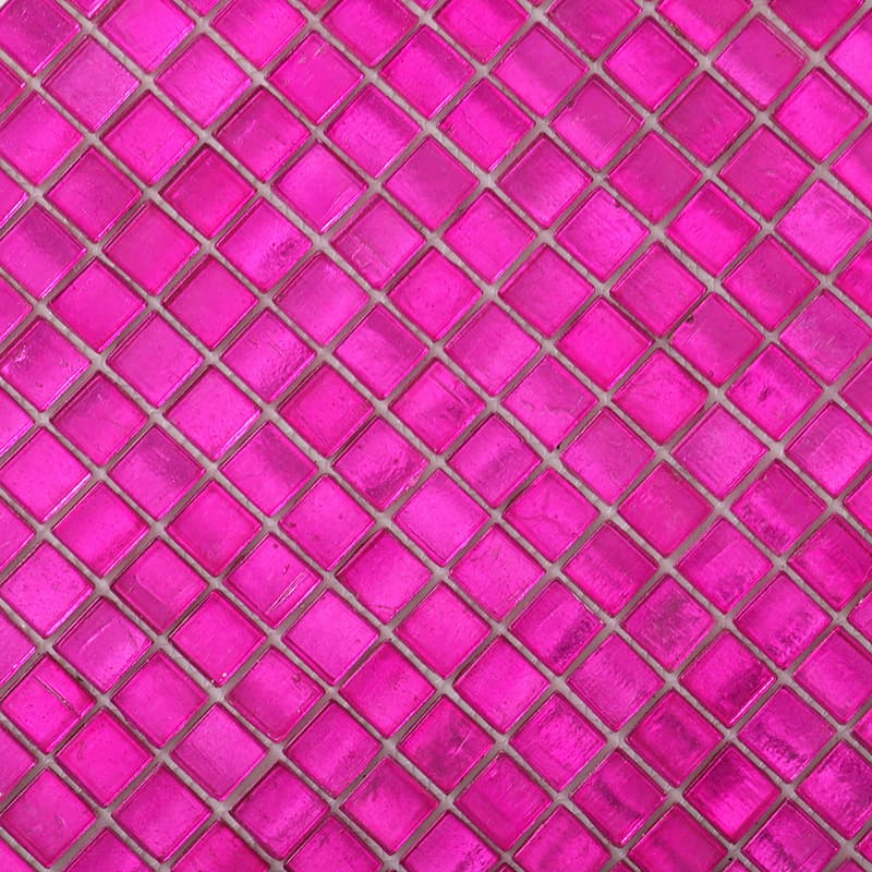 ピンクモザイクタイルの光沢と質感