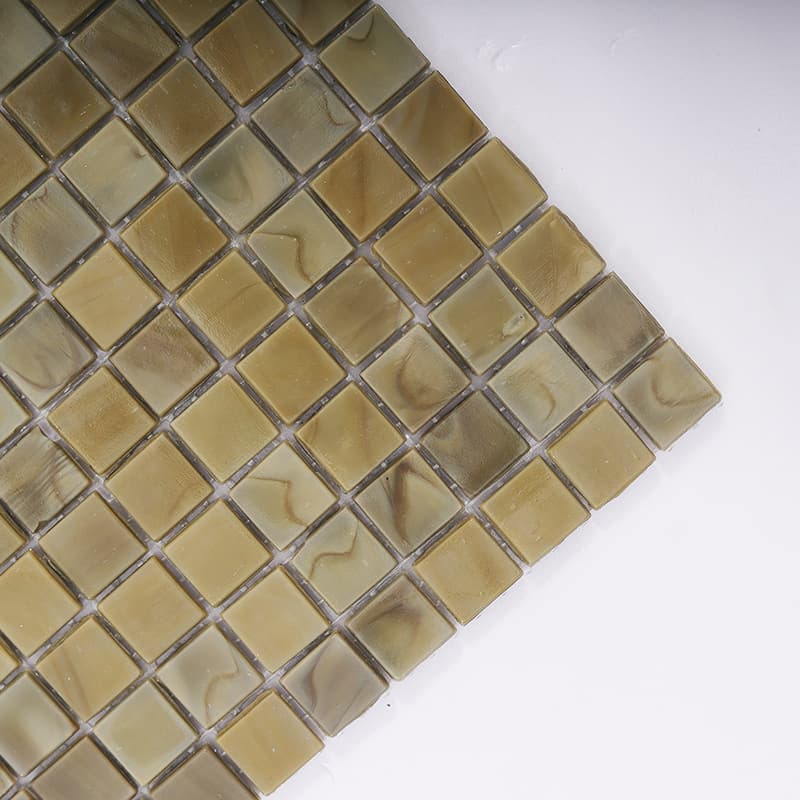 ブラウンモザイクタイルの斜めクローズアップ