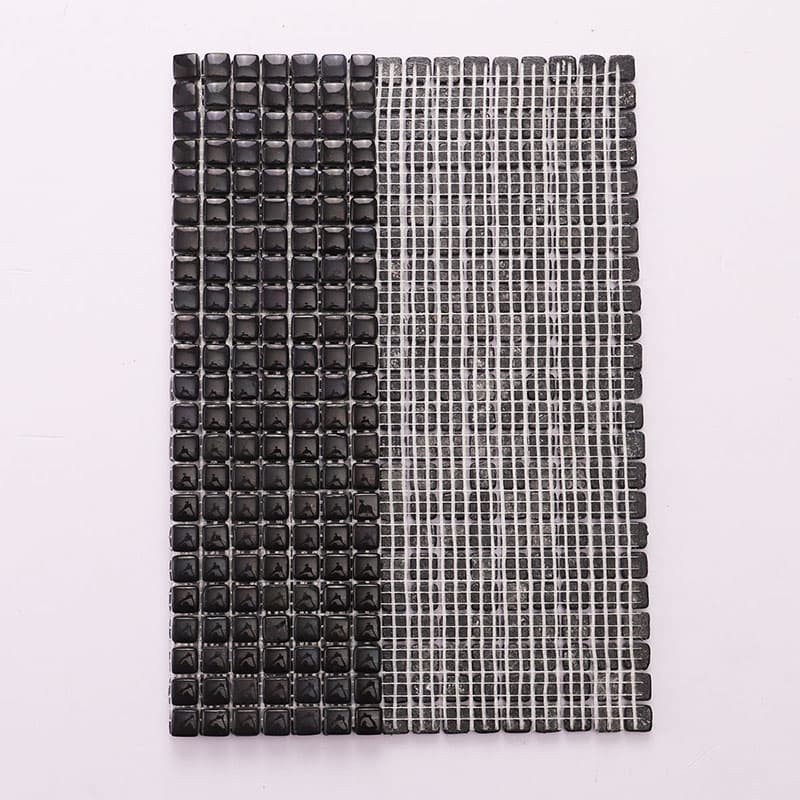 ネット貼りの黒色モザイクタイル裏面