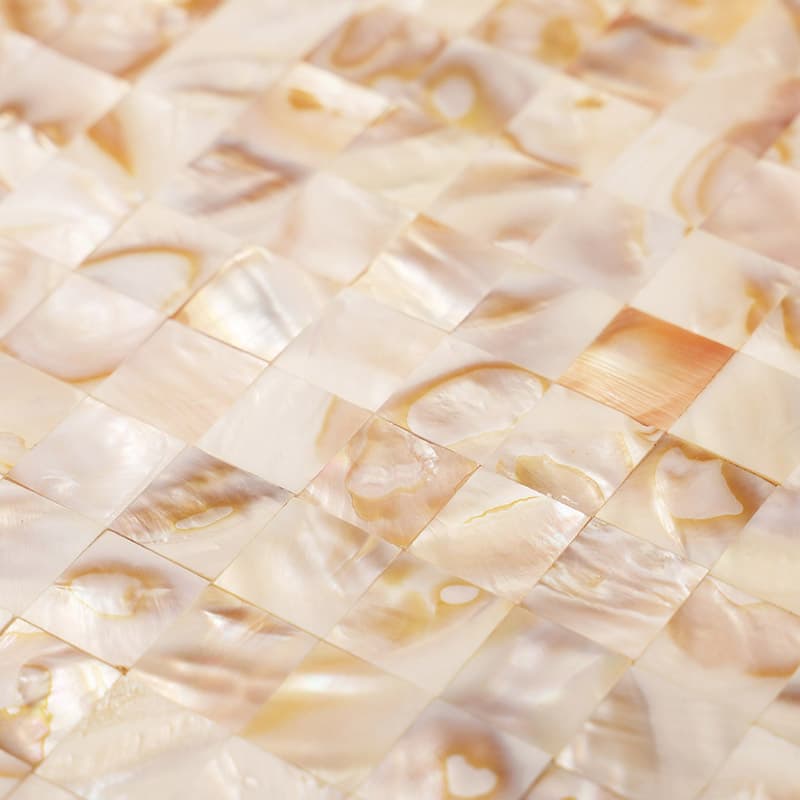 ベージュ貝殻モザイクタイル斜めからの近接写真