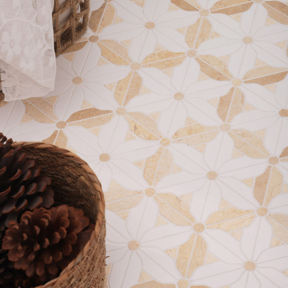 ベージュと白の花模様大理石モザイクと松ぼっくり入りバスケット