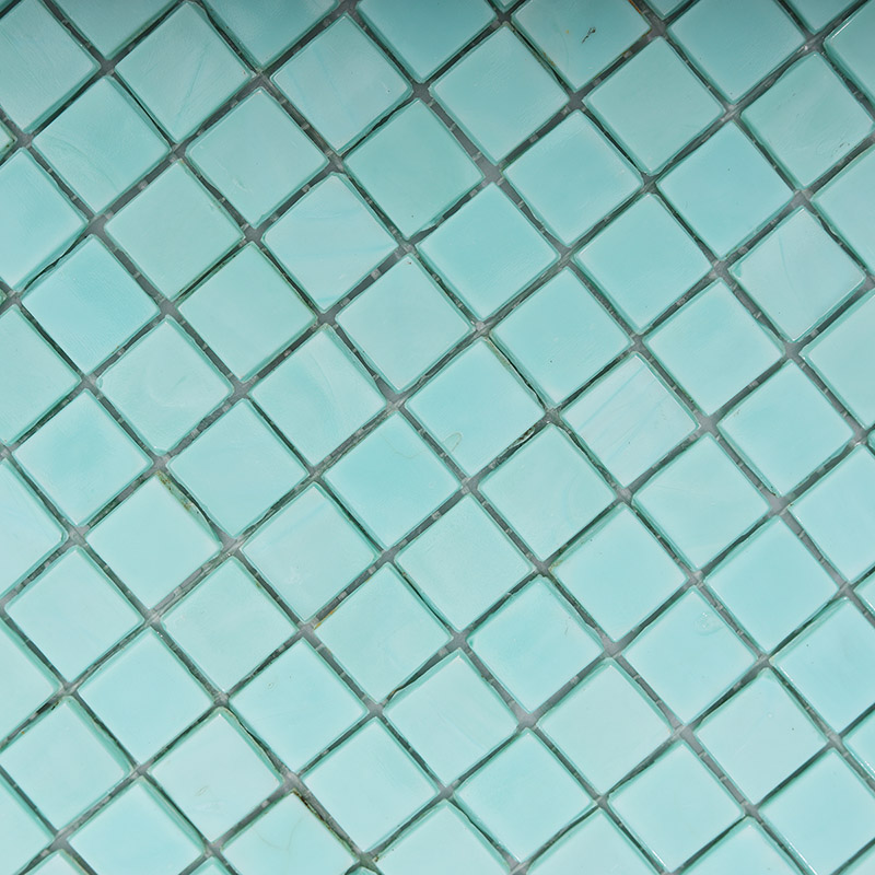 斜めに配置されたミントグリーンモザイクタイル