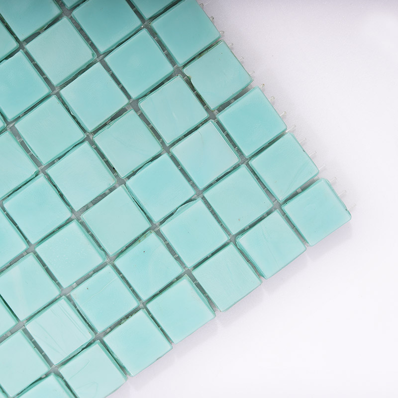 拡大されたミントグリーンタイルの表面