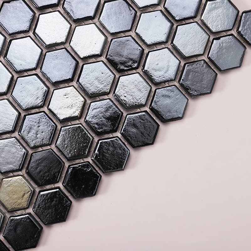 メタリック黒六角形タイルの質感アップ