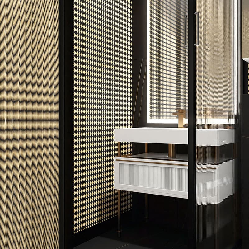 洗面台周りに貼られた黒金のモザイクタイル