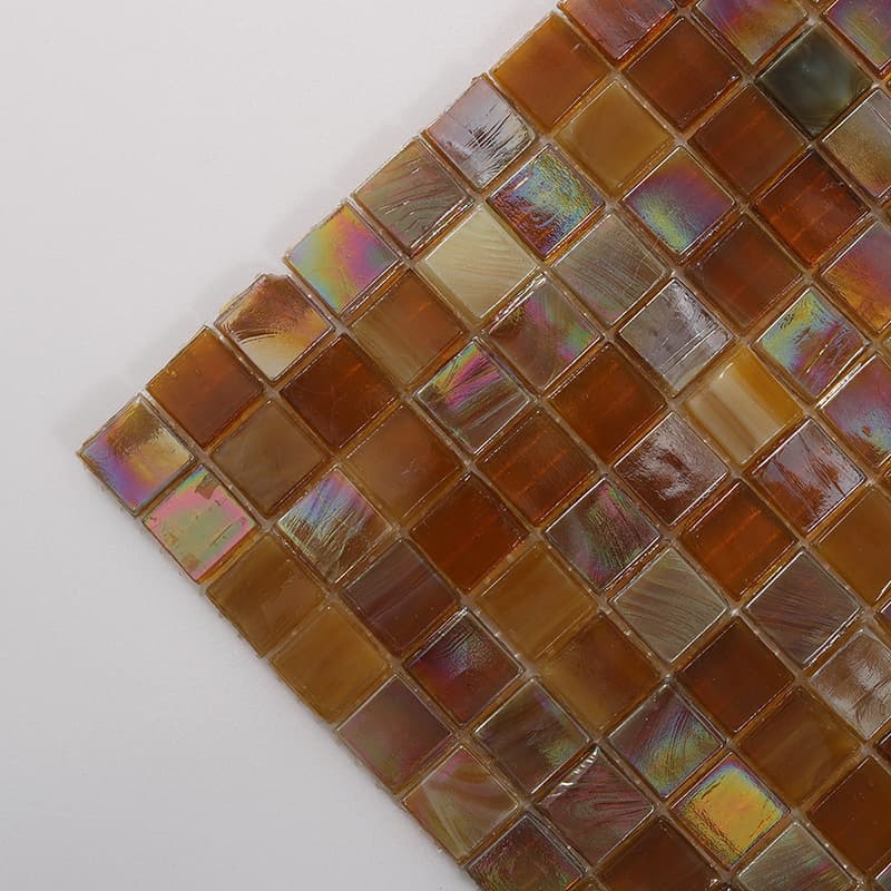 茶色虹彩ガラスモザイクタイル部分アップ