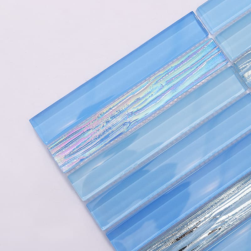 ブルーガラスモザイクタイルのクローズアップ