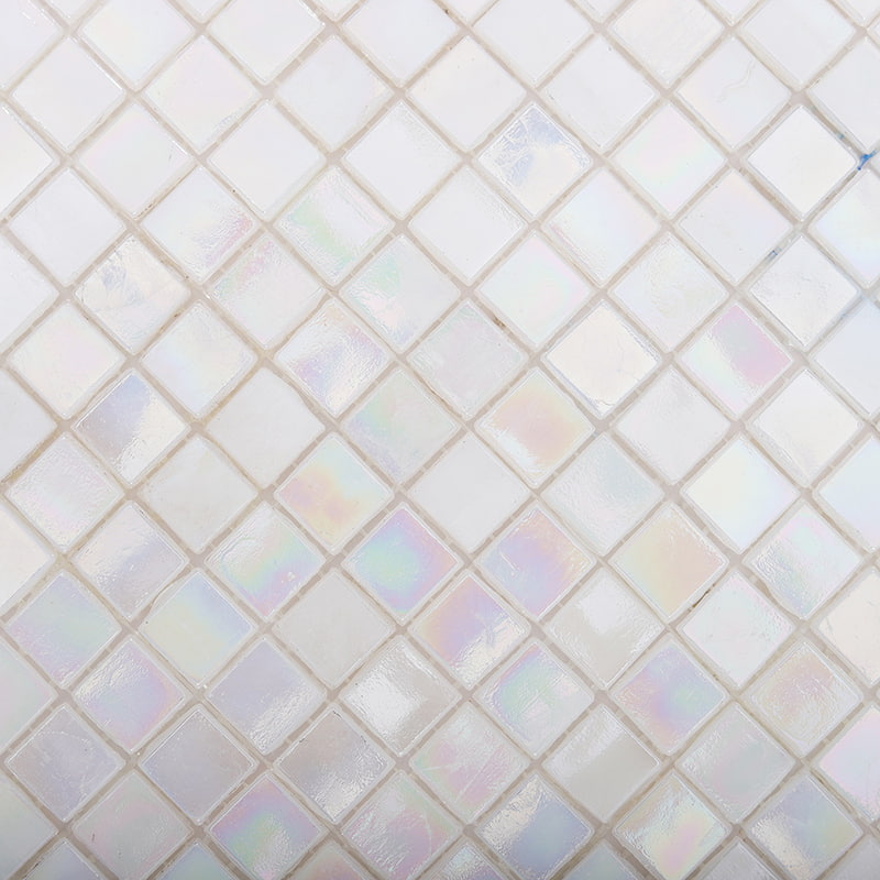 白虹彩ガラスモザイクタイルの光沢感アップ