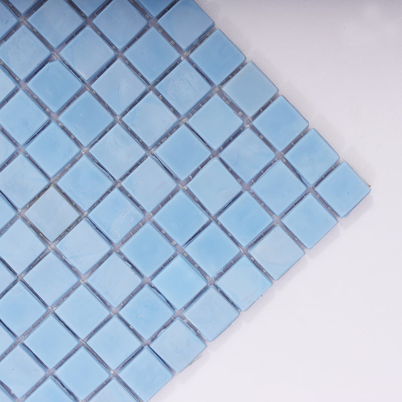 水色モザイクタイルの斜めディテール