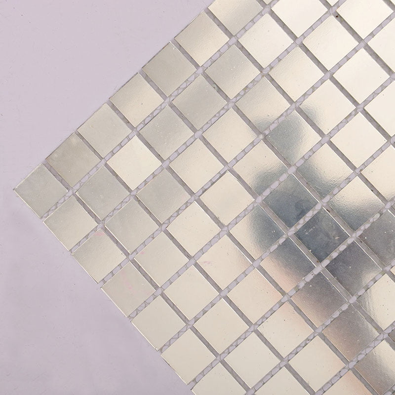 銀色貼箔ガラスモザイクの斜め全体画像