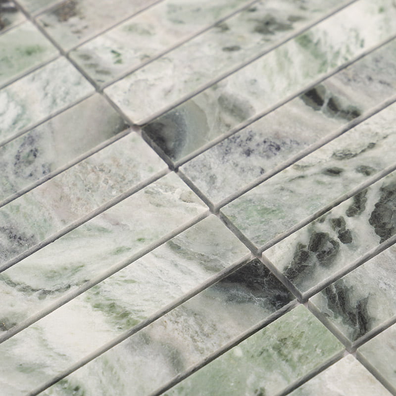 大理石グリーンの細長モザイクタイル、美しい緑色と白模様が特徴