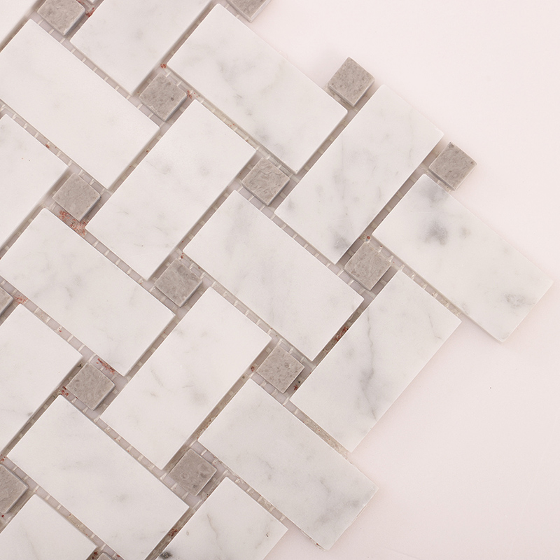 大理石モザイクの端部分を斜めから撮影