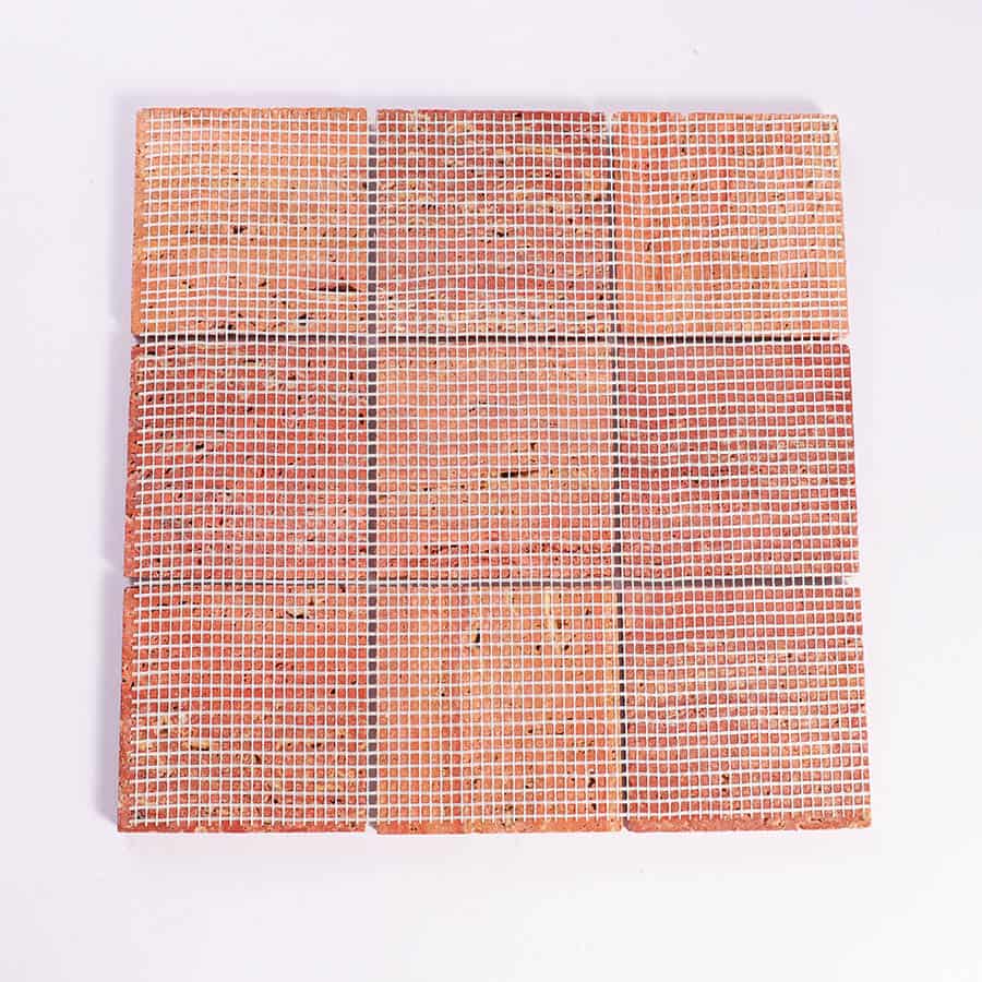 赤色トラバーチンスクエアタイル 裏側ネット付き