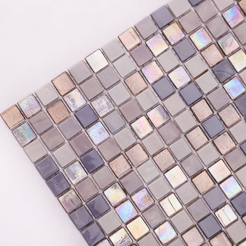 斜めから見た多色パープルモザイクの質感ディテール