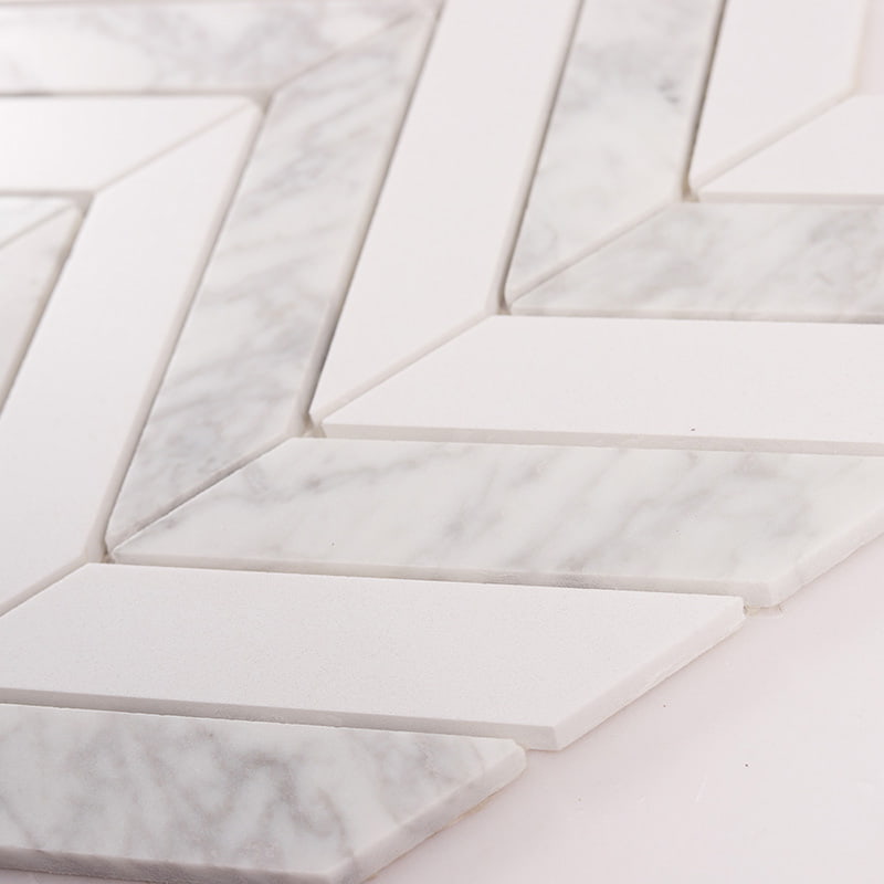 マットな質感の大理石人字形タイル