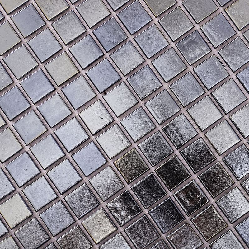 黒色メタルモザイクの拡大ディテール